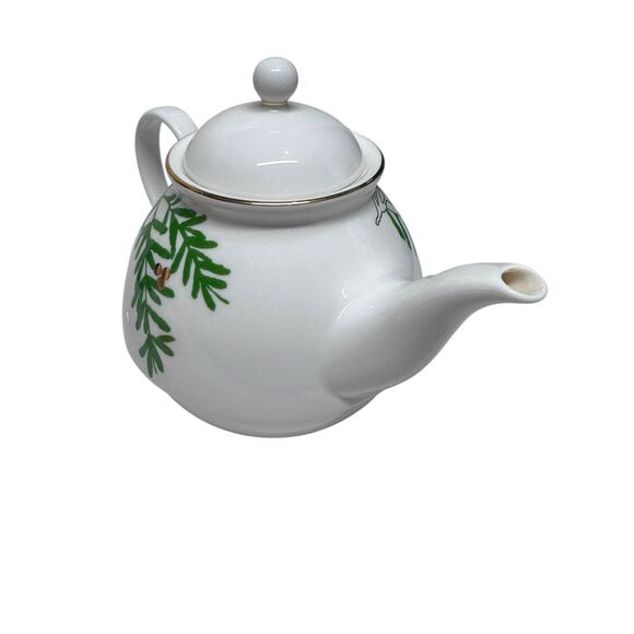 Lenox Merry and Bright Pine and Berry Teapot 24K Gold and Platinum Accents Rare! - Picture 6 of 12